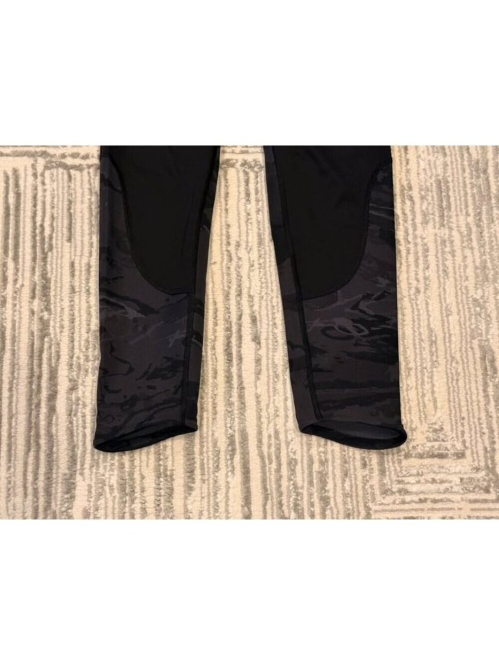 New Under Armour women's small (fitted) black/camo Storm Coldgear leggings - Picture 7 of 8